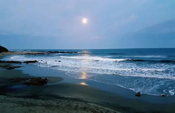 Moonrise over the Indian Ocean
