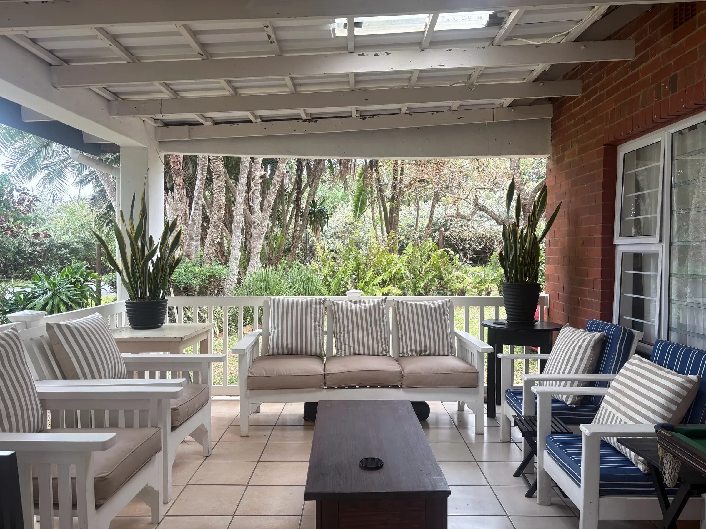 The covered stoep lounge at Kothuis